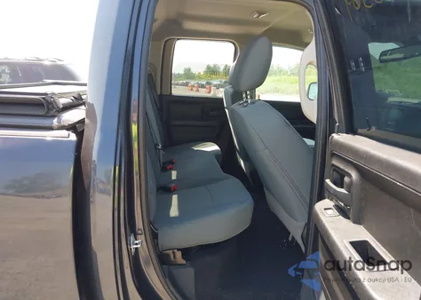 2019 Ram 1500 Classic Express 4X4 6'4 Box из США, поврежденный, VIN 1C6RR7FG4KS624571